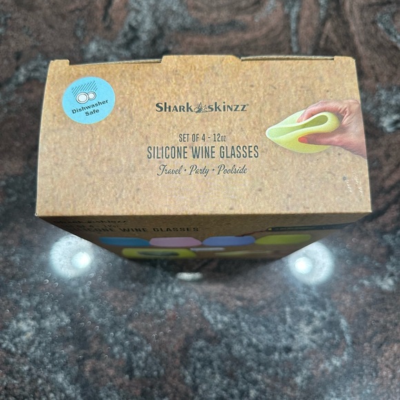 NWT Shark Skinzz silicone wine glasses- set of 4 - Picture 5 of 5